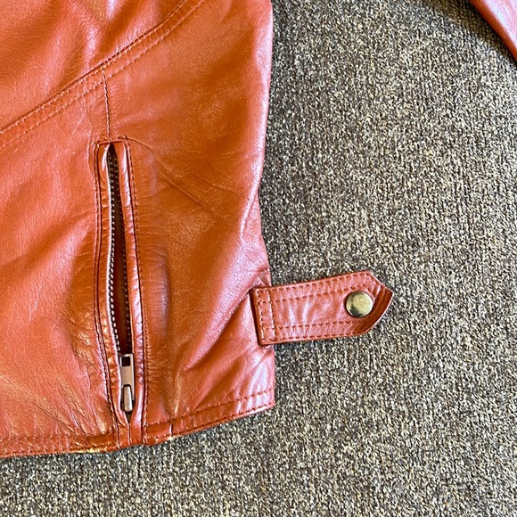 Vintage Beautiful Leather Jacket ( with no Brand Label). See Pics - Picture 4 of 16